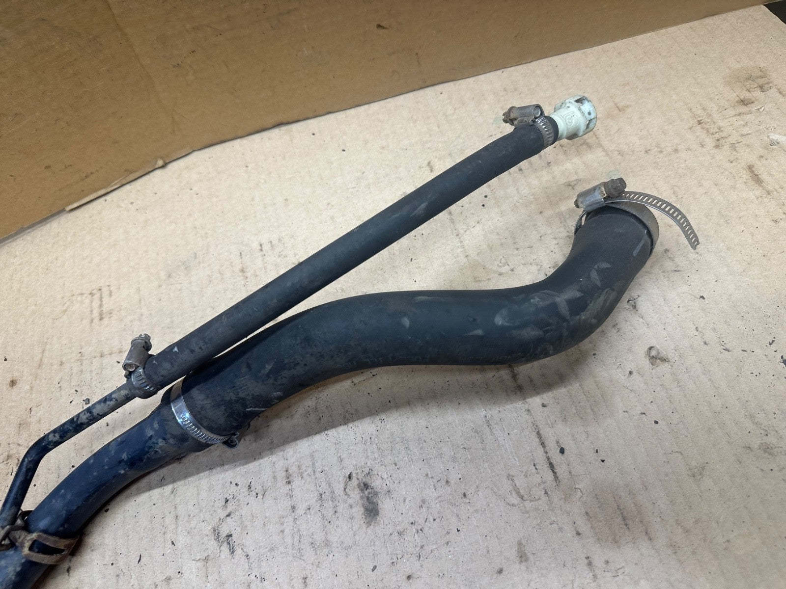 Fuel Tank Filler Neck 2010-2019 Ford E-250 E-150 E-250 E-350 Econoline OEM GAS