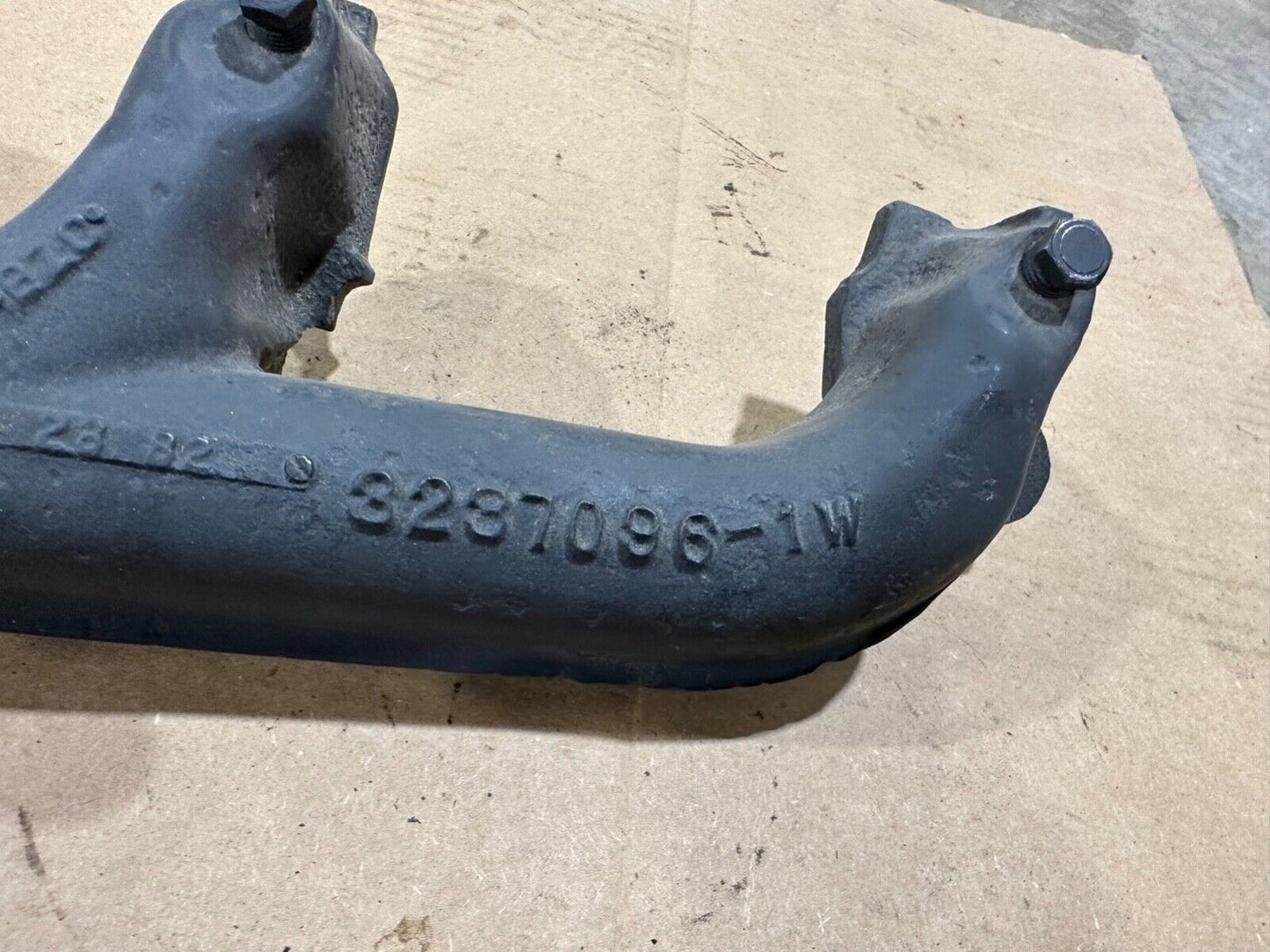 87-90 Jeep Wrangler YJ Exhaust Manifold 4.2 6 Cyl Factory -Air Tubes Blocked Off