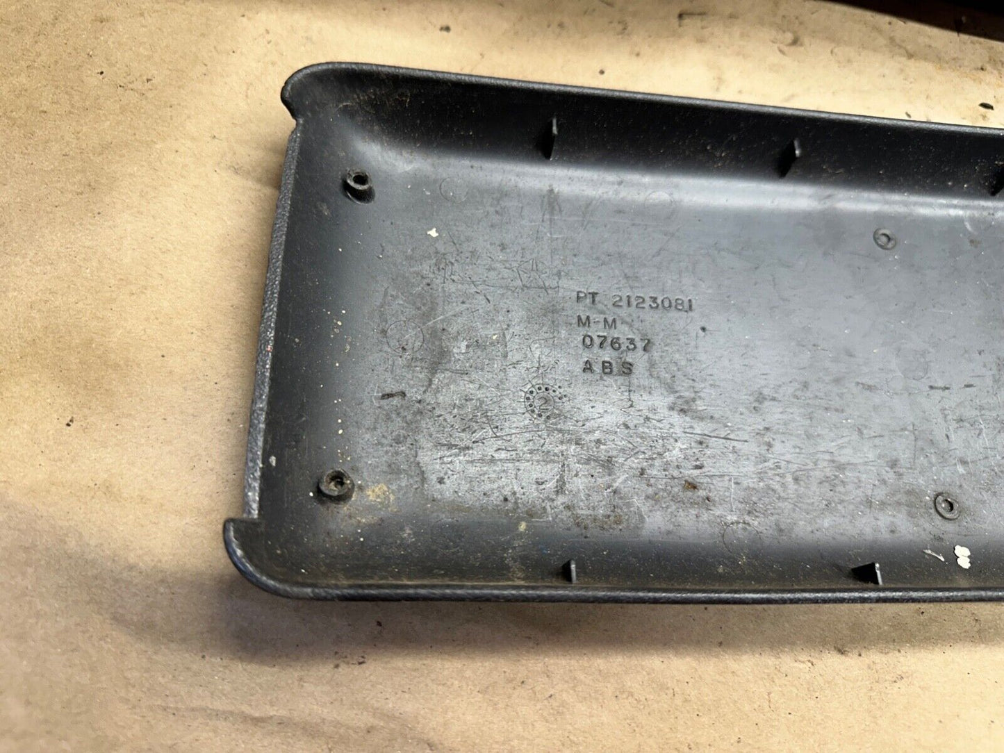 91-95 Jeep Wrangler YJ Interior Center Console Grey Gray OEM Factory ARMREST