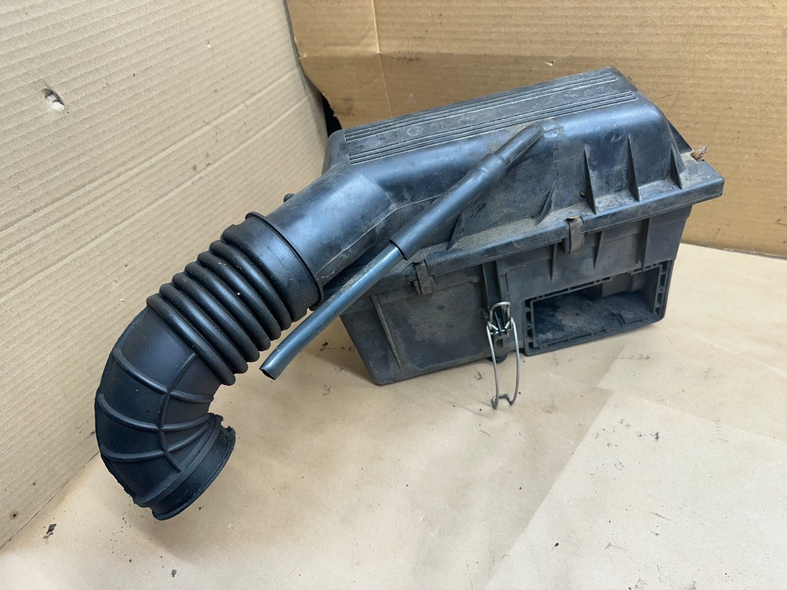 91-95 Jeep Wrangler YJ 4.0L Airbox With Intake Hose Air Filter Box Assembly 4.0