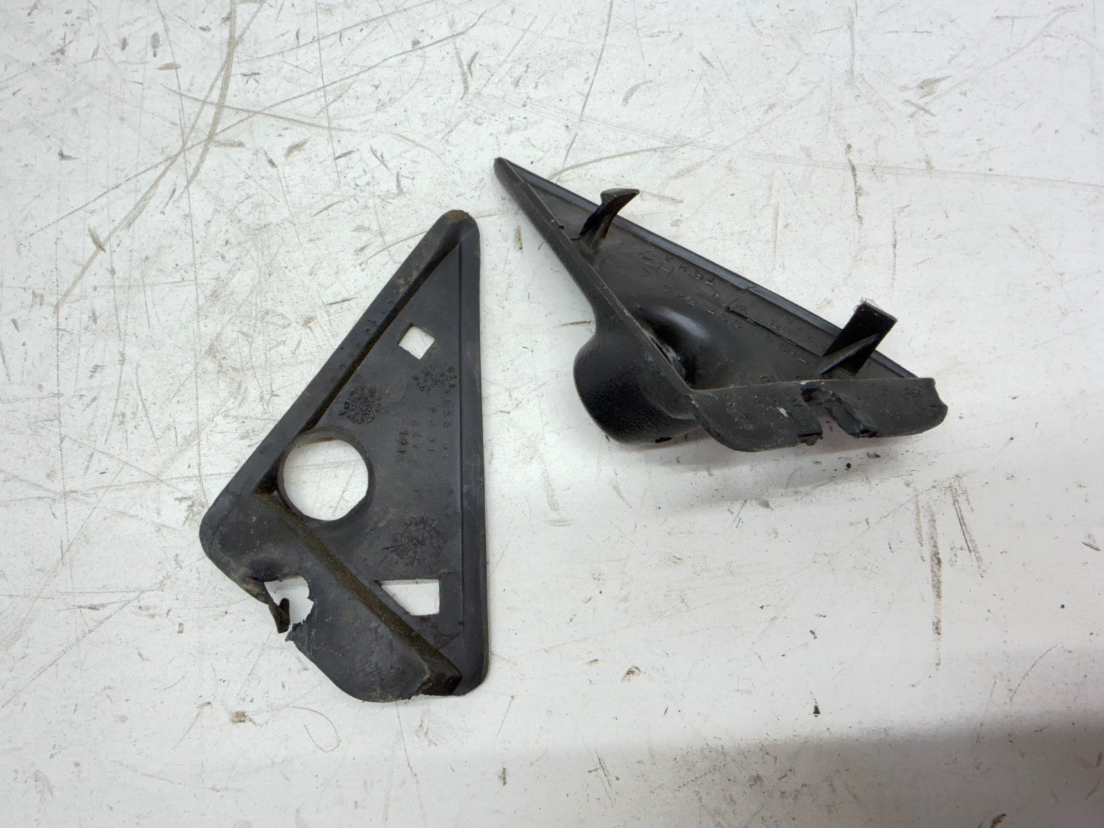 84-96 Jeep Cherokee XJ Comanche MJ Right Mirror Bezel Triangle Manual Adjust RH