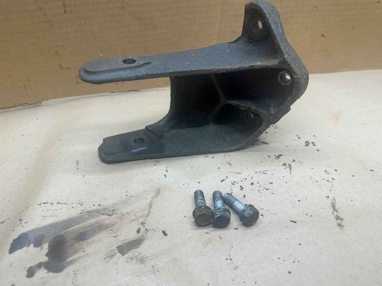 87-98 Jeep Wrangler YJ TJ Engine Mount Bracket Driver Side Cherokee XJ Left 4.0L