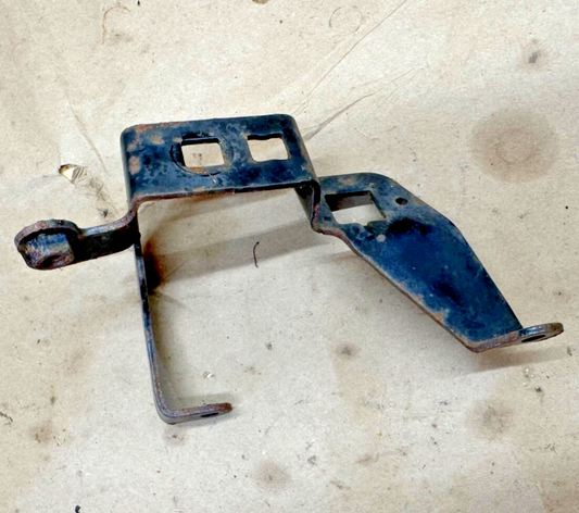 01-06 Jeep Wrangler TJ 4.0L Throttle Cable Bracket Kickdown Mount OEM Factory OE