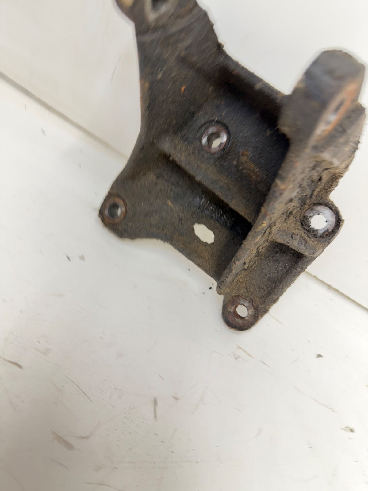 97-02 Jeep Wrangler TJ 2.5L 4cyl Right Passenger Motor Mount Bracket 52018696 OE