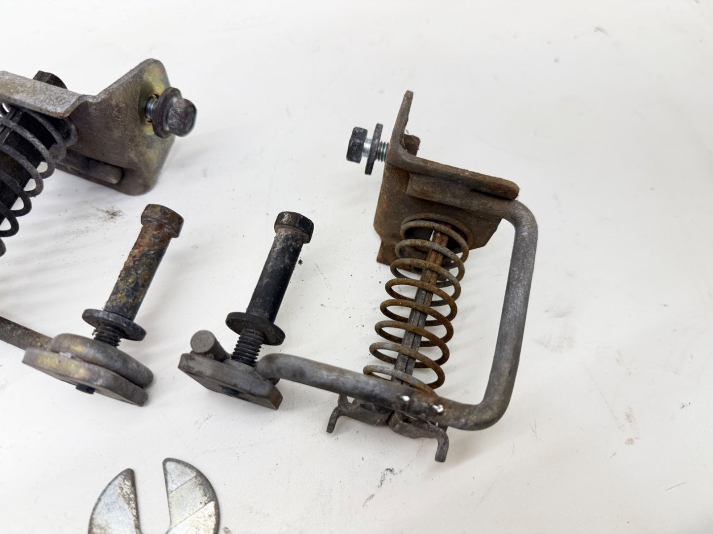 Jeep Cherokee XJ 87-01 Hood Latch Spring Catch Comanche MJ Pop Shim Left Right