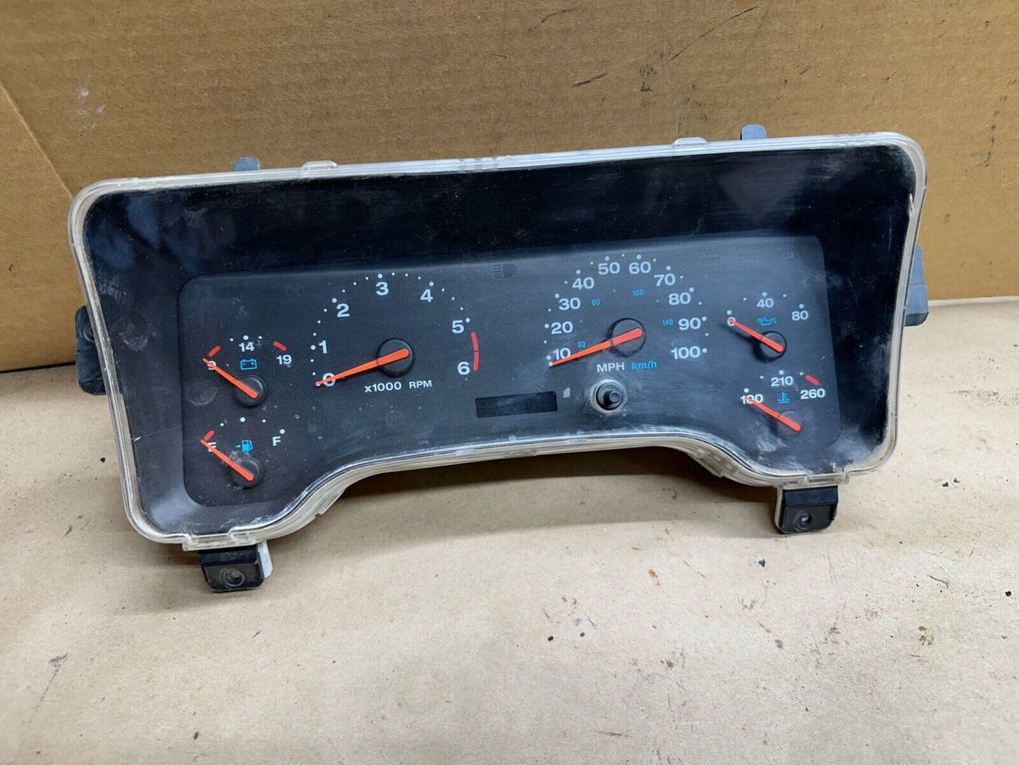 00-02 Jeep Wrangler TJ OEM Speedometer Gauge Instrument Cluster 258k mile Speedo