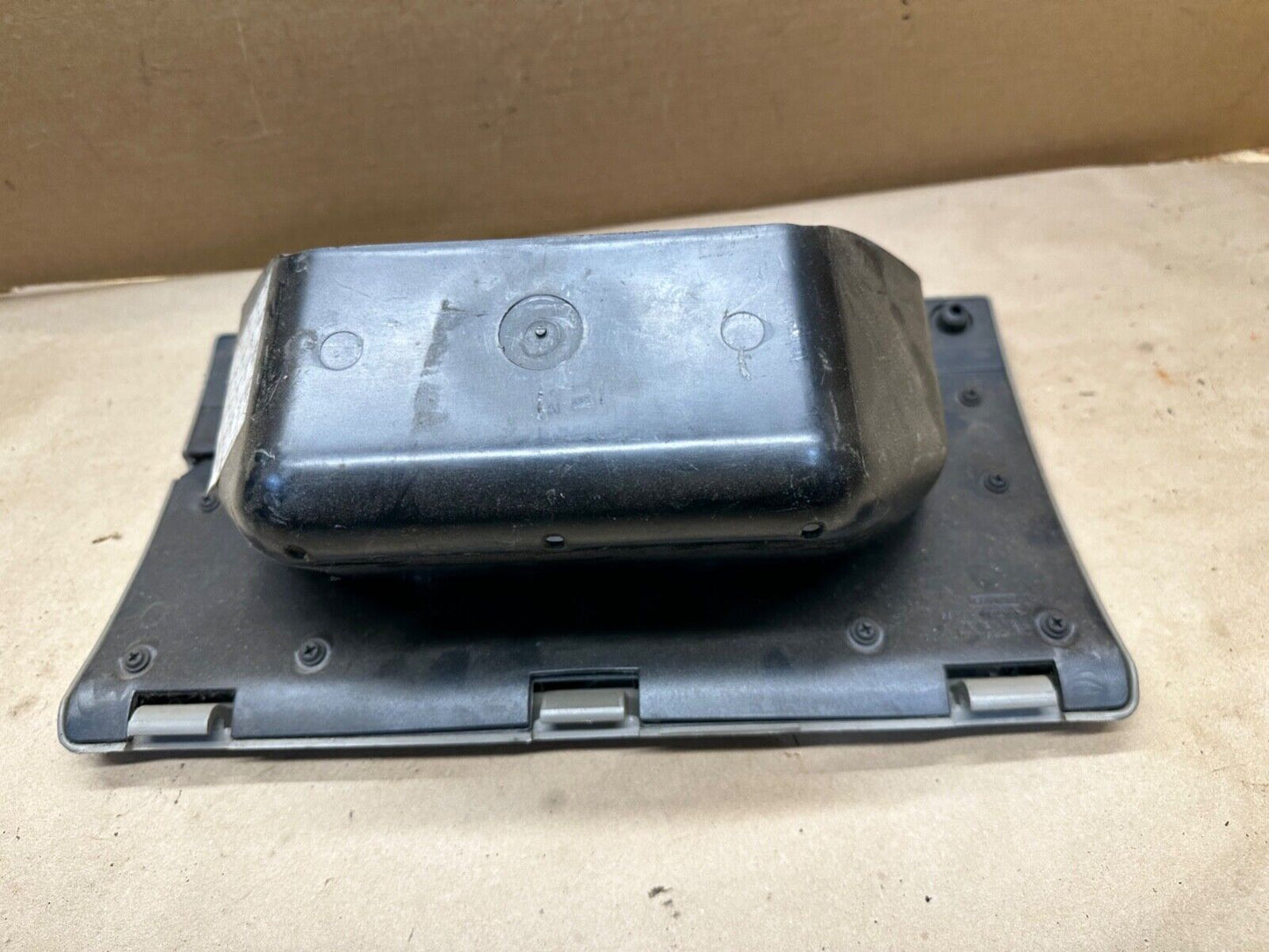 97-06 Jeep Wrangler TJ Glove Box Glovebox Assembly Door Latch Khaki Tan 03 04 05