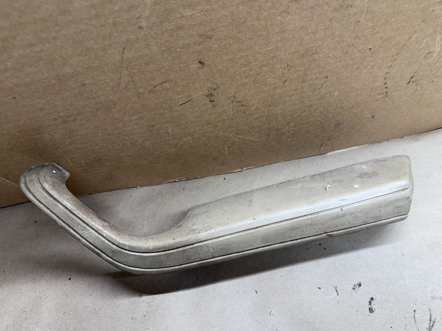 84-96 Jeep Cherokee XJ Tan Front Interior Door Handle Arm Rest Pull RIGHT RF OEM