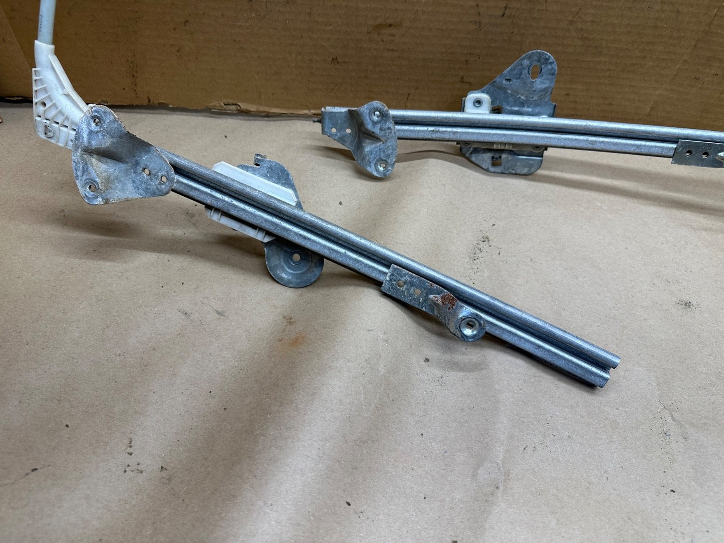 Jeep Cherokee XJ 97-01 2 Door Passenger Door Manual Window Regulator Right Front