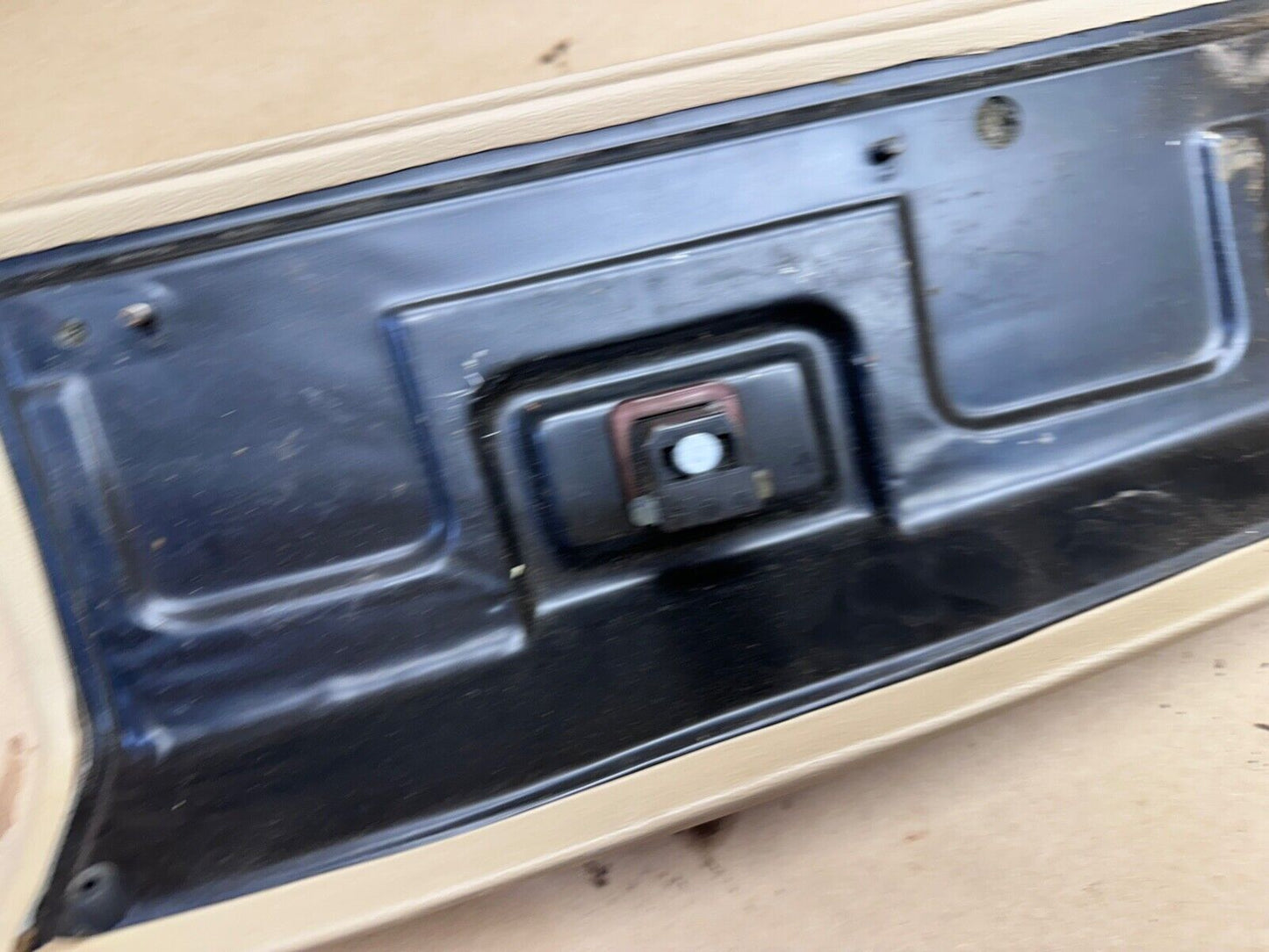 87-1996 Jeep Cherokee XJ Glove Box Lid Door Compartment Light Tan Glovebox OEM