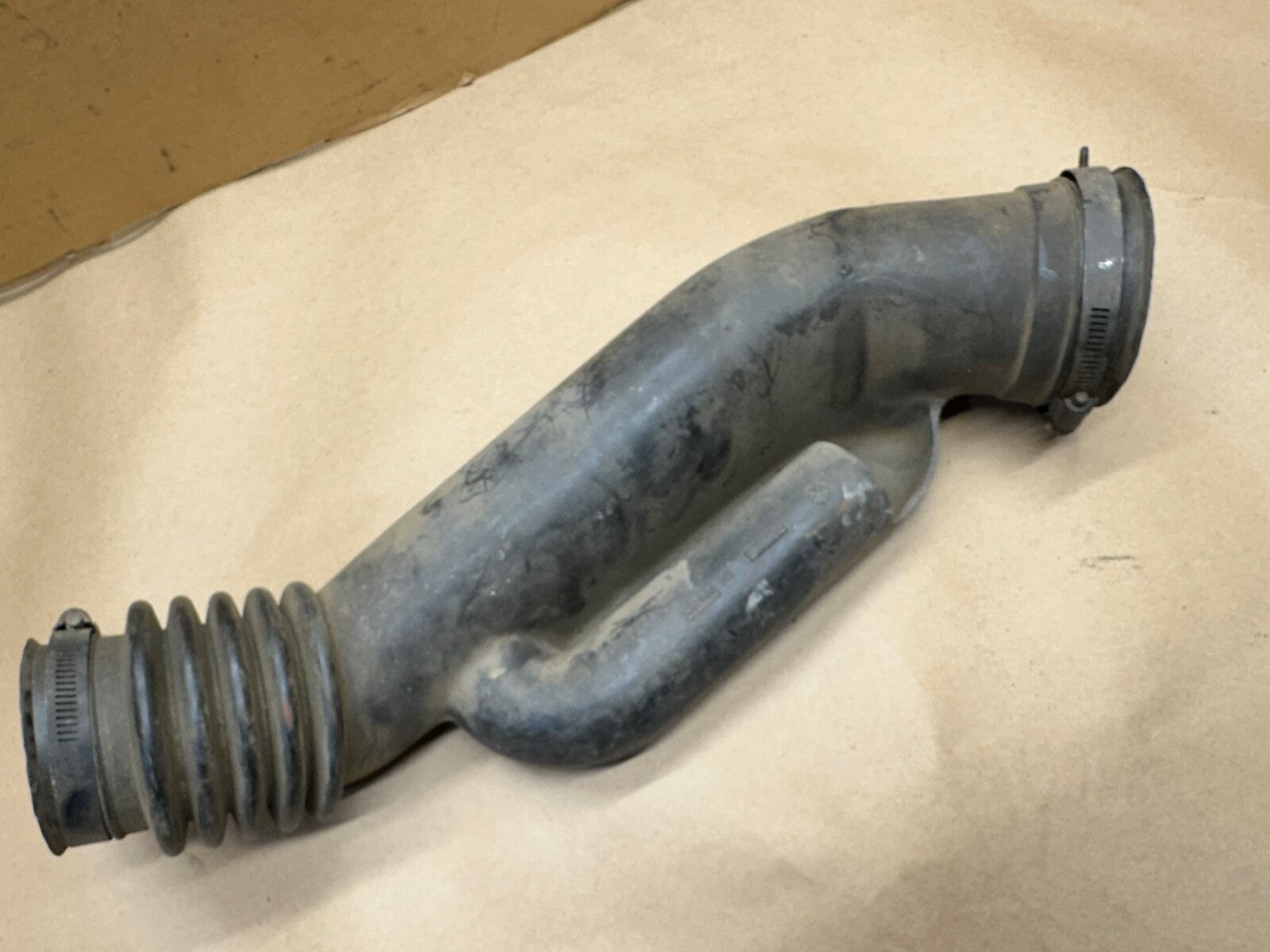 97-02 Jeep Wrangler TJ Air filter box Intake Tube 2.5L 4 Cylinder 2.5 L Hose OEM