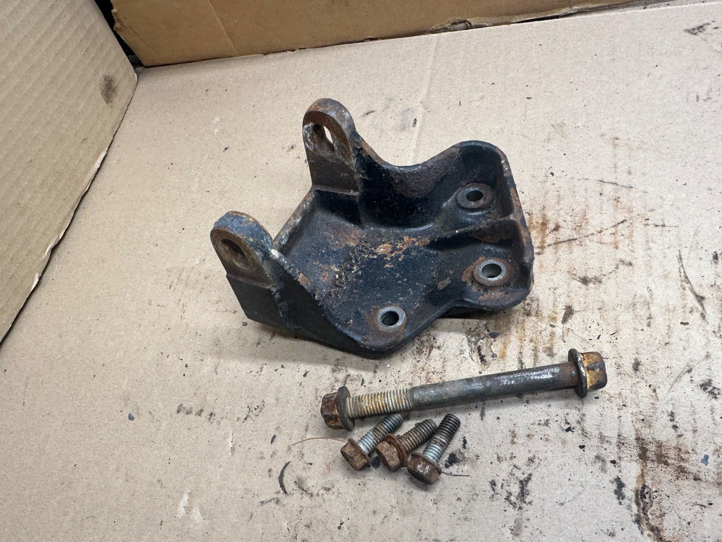 Jeep Wrangler Tj 97-99 4.0 6 Cyl Engine Motor Mount OEM Right Side 52020270