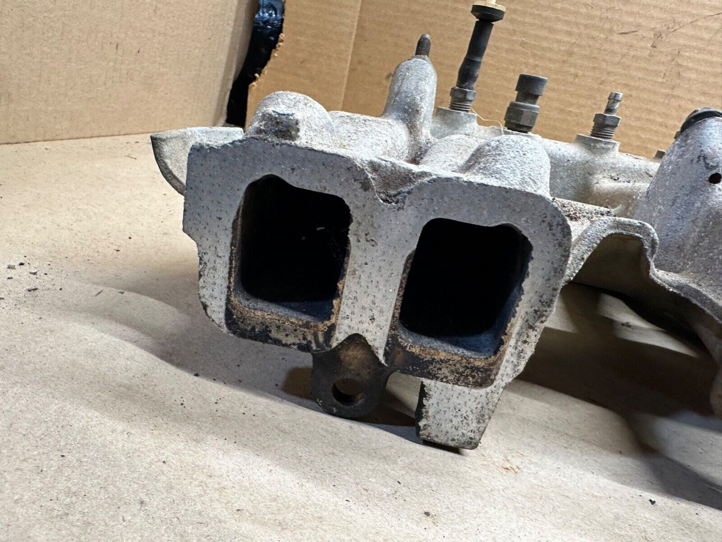 91-95 Jeep Cherokee XJ Comanche MJ 4.0L 6cyl OEM Intake Manifold  33007067