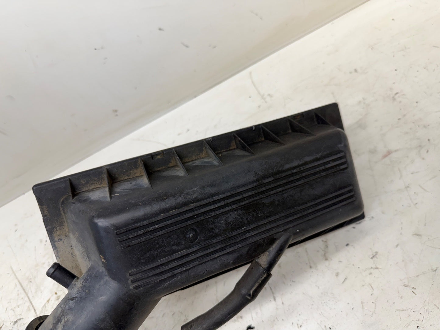 53006276 Engine Air Filter Hose for 2.5L Jeep Wrangler YJ 91-95 Air Box LID OEM