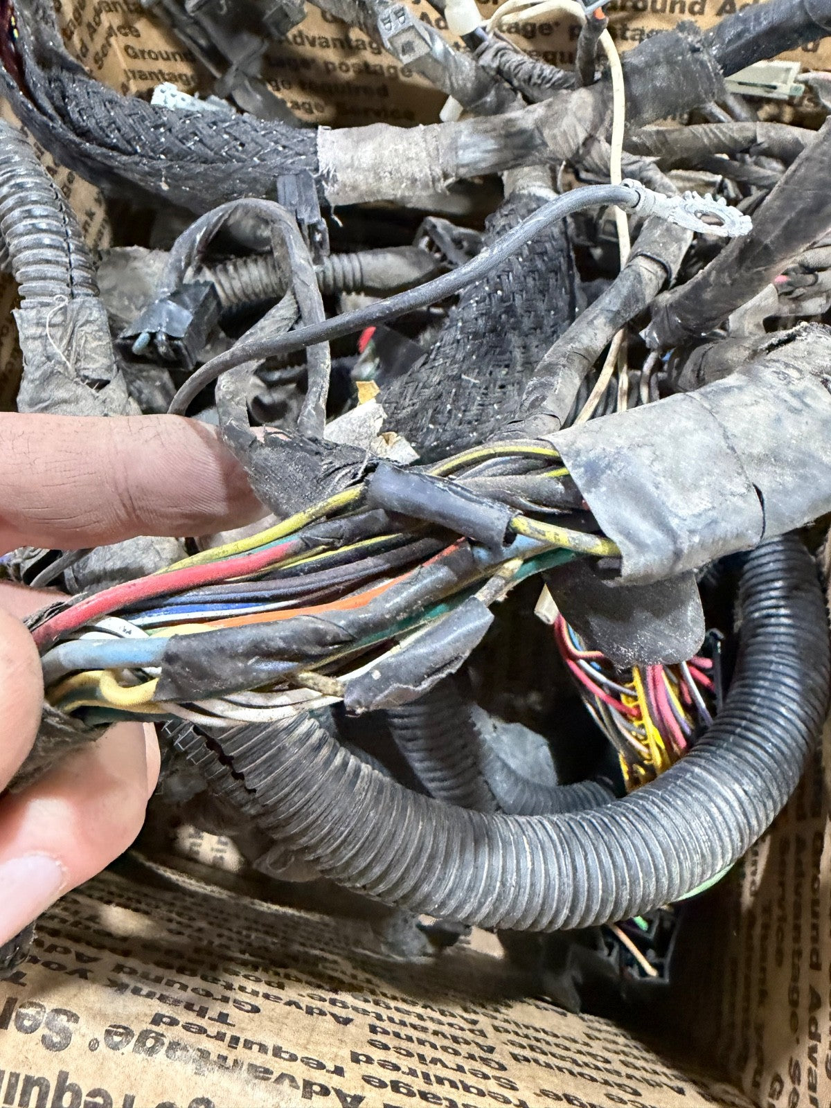 97 Jeep TJ Wrangler Fusebox Under Hood Fuse box Engine Wire Harness Block 97