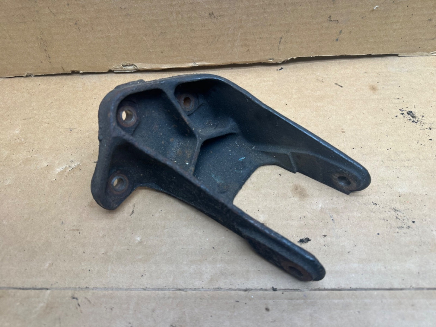 87-98 Jeep Wrangler YJ TJ Engine Mount Bracket Driver Side 8952002441 Left 4.0L