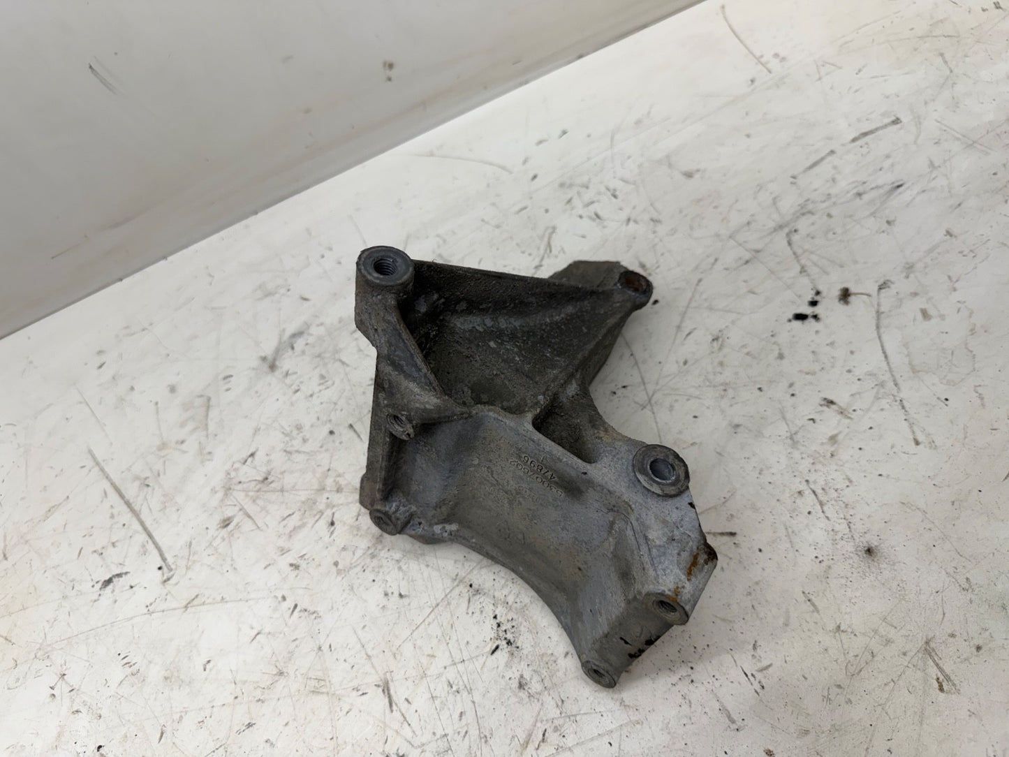 91-95 Jeep Wrangler YJ Upper Alternator AC Compressor Mount Bracket 2.5L 4.0