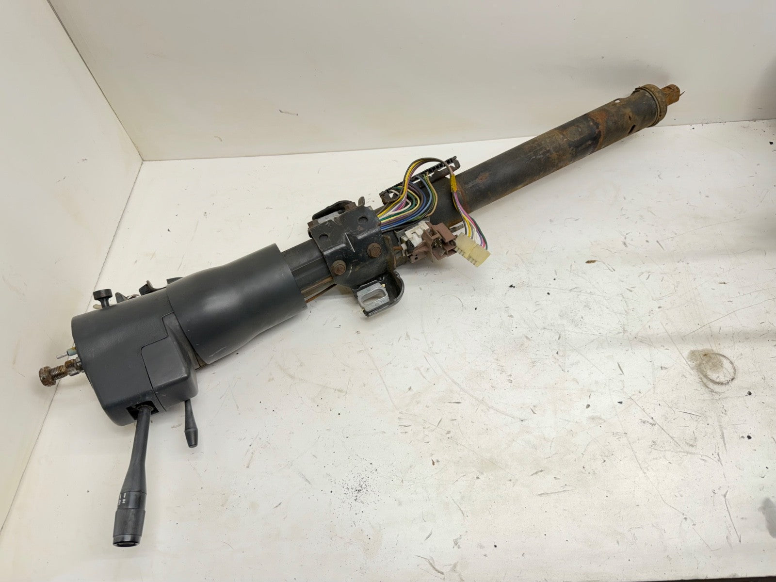 Jeep Wrangler YJ 87-95 Gray Standard Tilt Steering Column  w/Key Manual