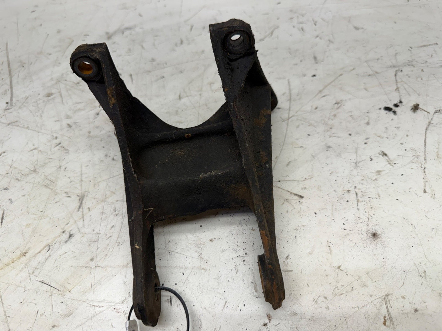 87-95 Jeep Wrangler YJ 2.5 4 Cyl Driver Side Motor Mount Bracket Left Engine OEM