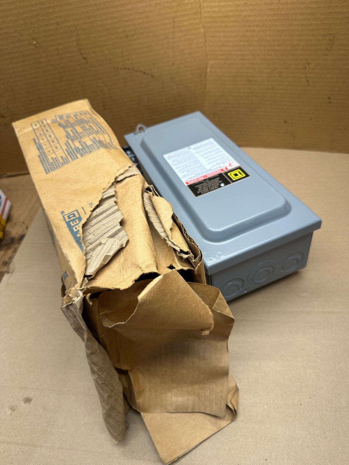 New Square D H221NRB Disconnect 30 Amp 240V 2P 3W 3R Rainproof Fusible