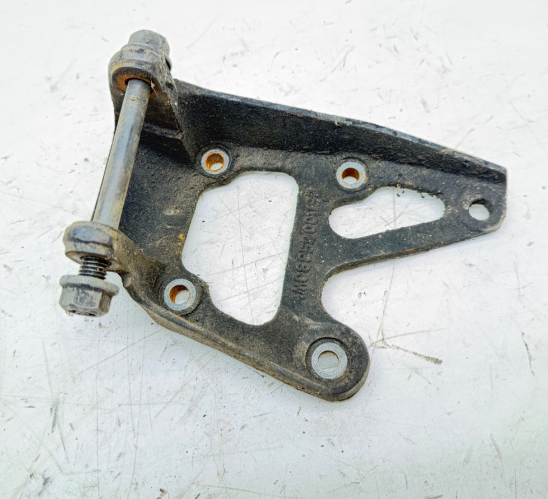 Jeep Wrangler YJ 87-90 2.5 L 4 Cyl Passenger Side Motor Engine Mount 8952001182