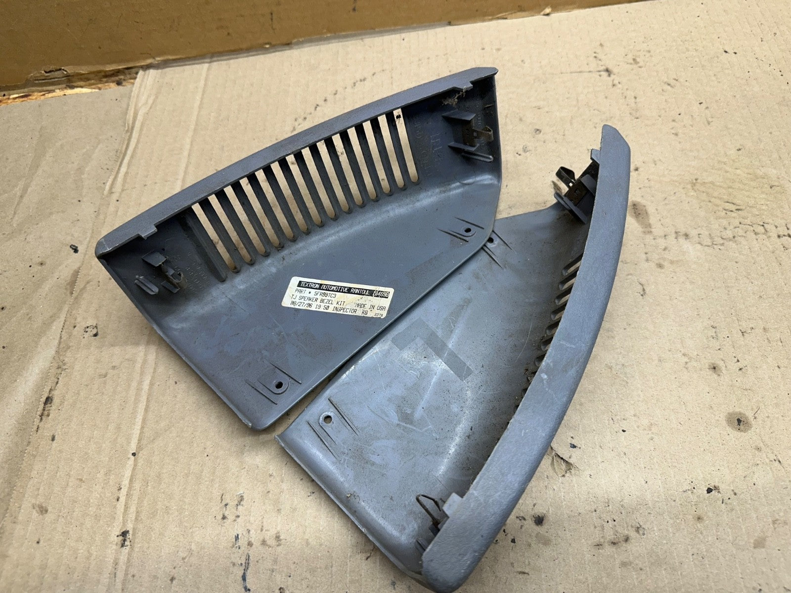 97-06 Jeep TJ Wrangler Factory Dash Speaker Cover Bezel Mist Grey Gray Pair LR