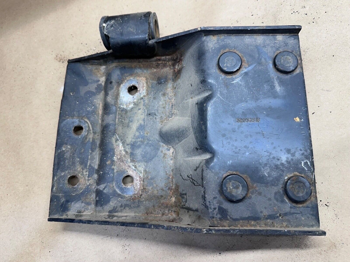 97-02 Jeep Wrangler TJ Transmission Mount Bracket Plate Bracket OEM 52058618 AX5