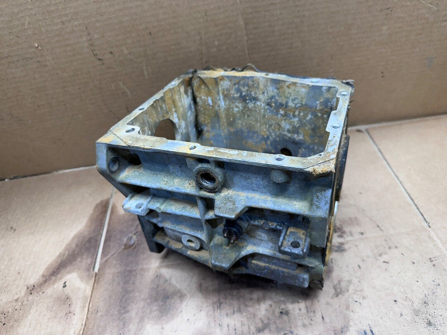 80-86 Jeep CJ T4 4 Spd Transmission Main Housing Case OEM CJ7 T-4 13-52-065-904