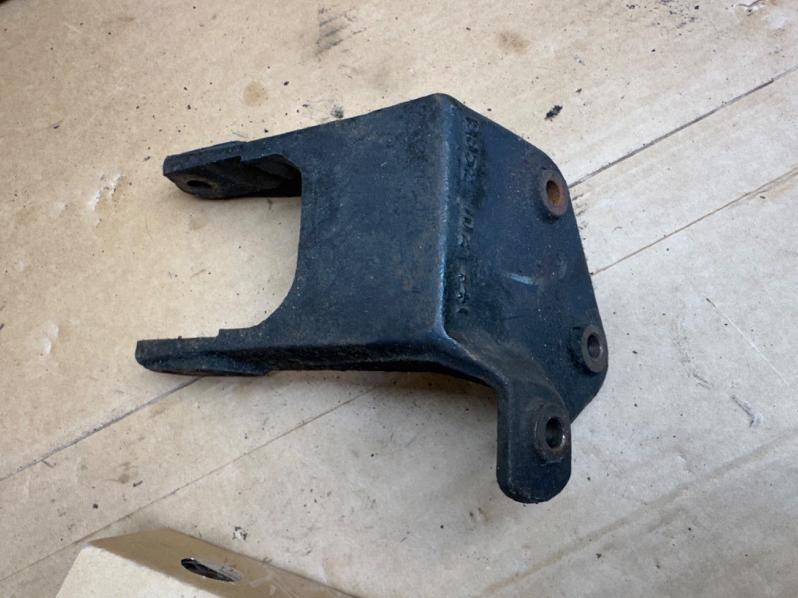 87-98 Jeep Wrangler YJ TJ Engine Mount Bracket Driver Side 8952002441 Left 4.0L