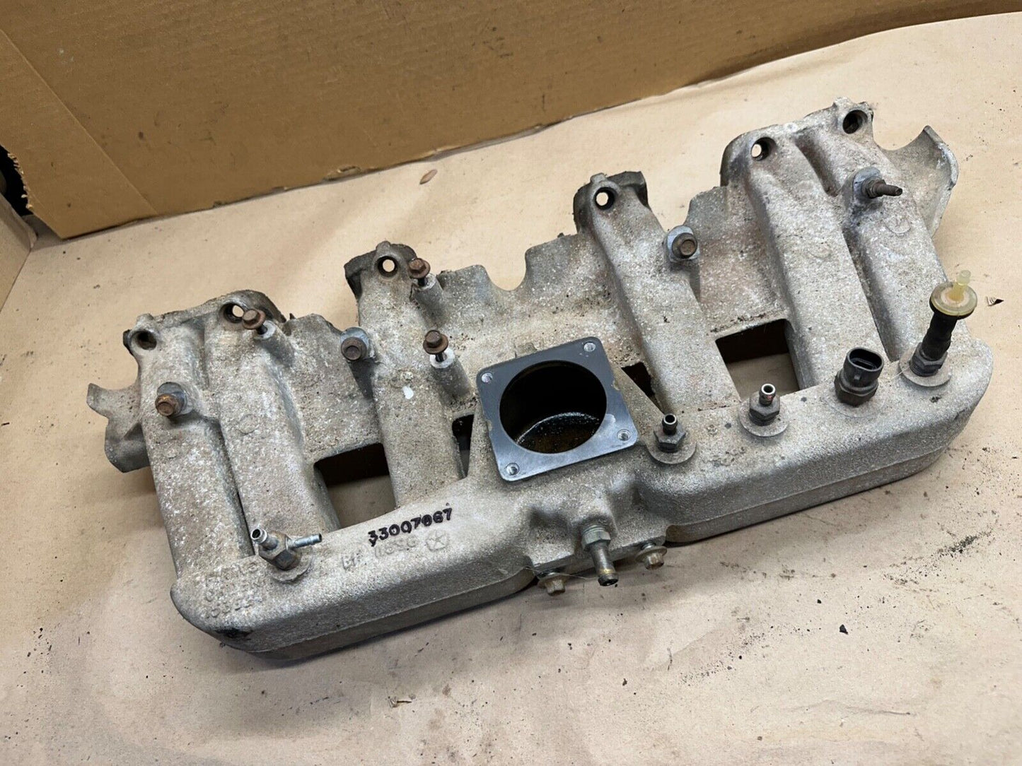 91-95 Jeep Cherokee XJ Comanche MJ 4.0L 6cyl OEM Intake Manifold  33007067