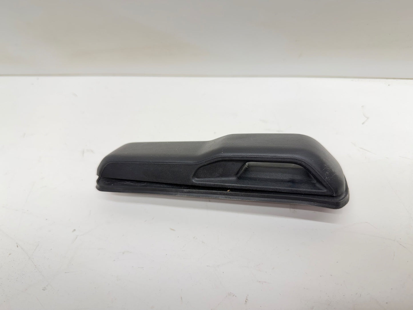 18-20 JEEP WRANGLER JL GLADIATOR WINDSHIELD HOLD DOWN BRACKET MOPAR Bumper OEM