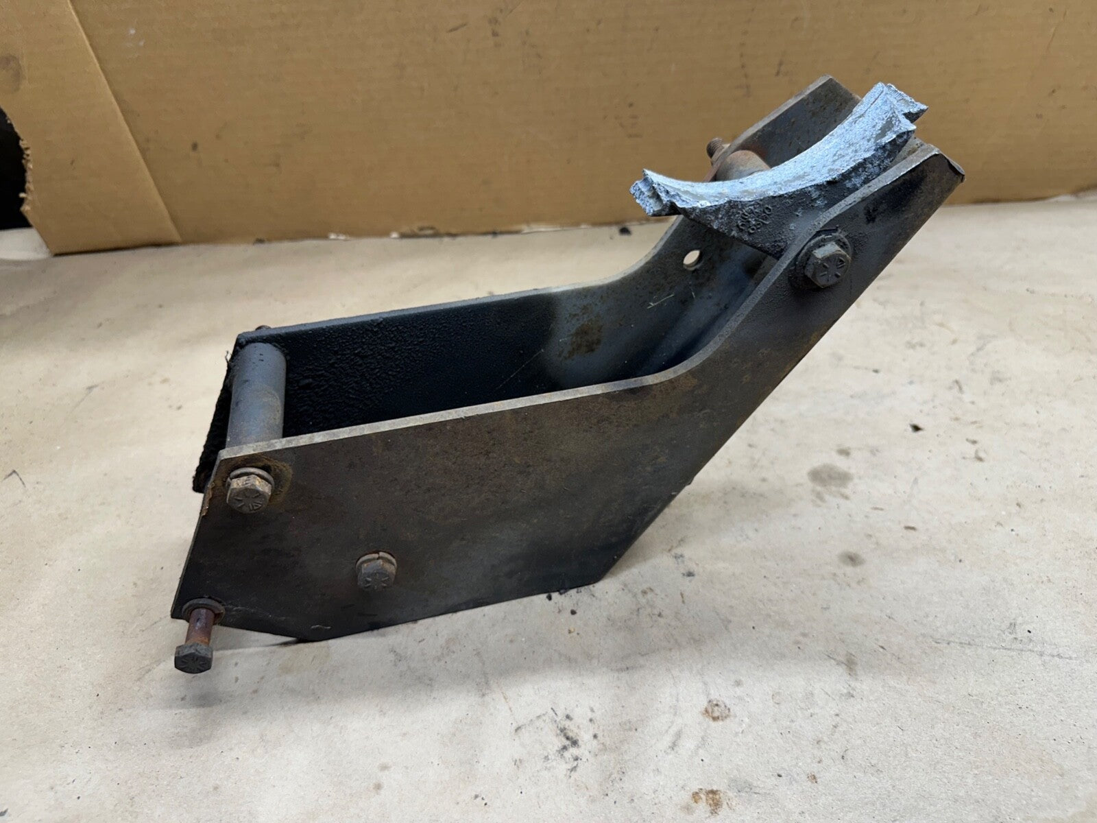 International S Series V8 392 Alternator Bracket International Medium Duty Truck