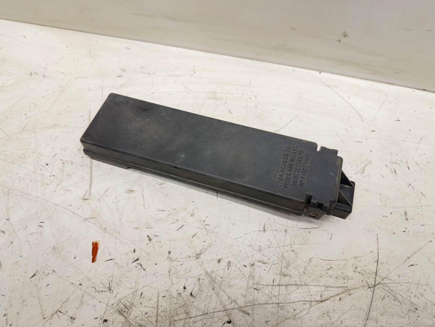 2001-2006 OEM Jeep Wrangler TJ Engine Bay FUSE BOX Lid Cover Block Access Relay
