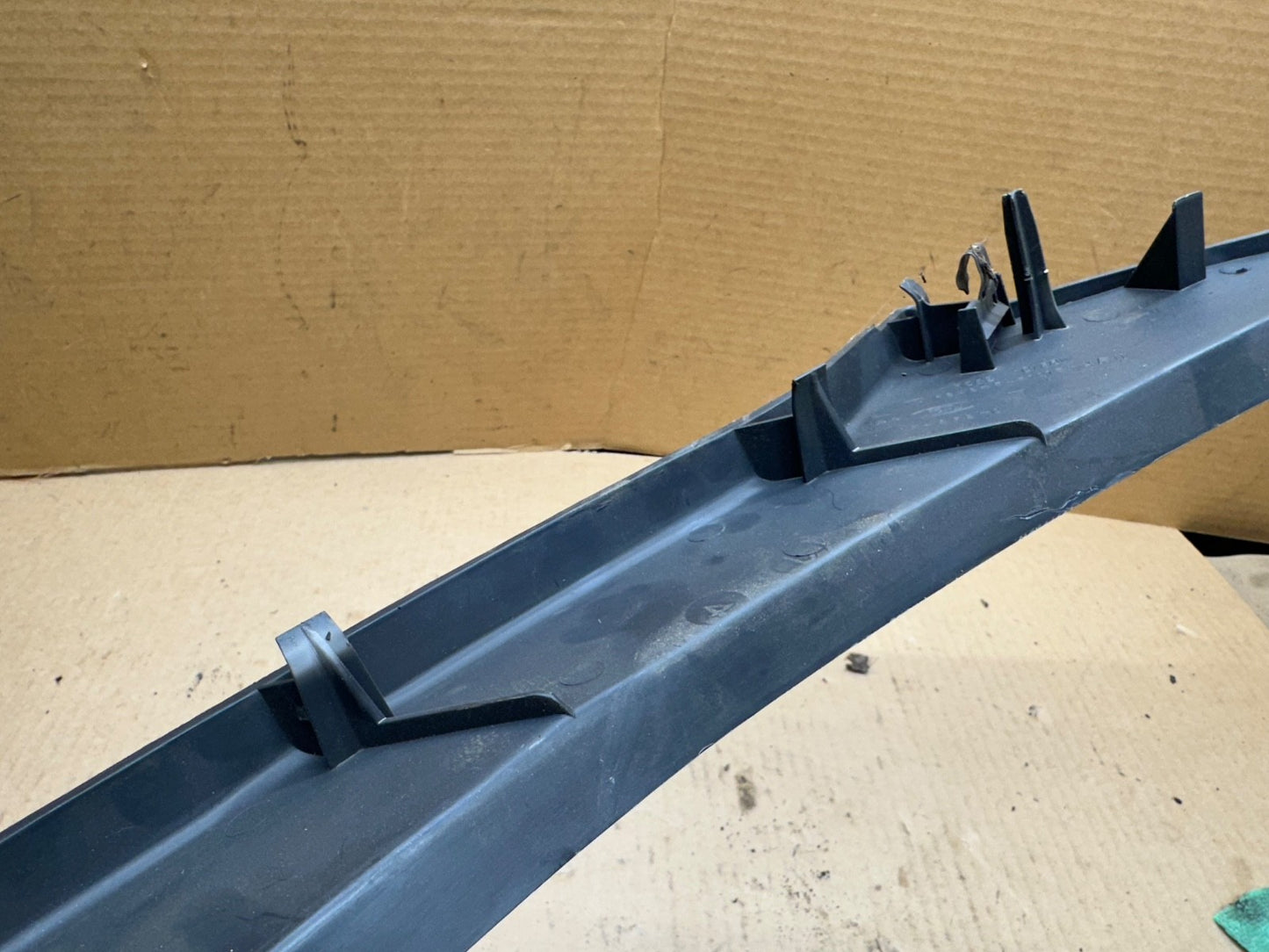2003-2011 FORD CROWN VICTORIA LEFT REAR INNER LOWER QUARTER TRIM DARK GRAY/Black