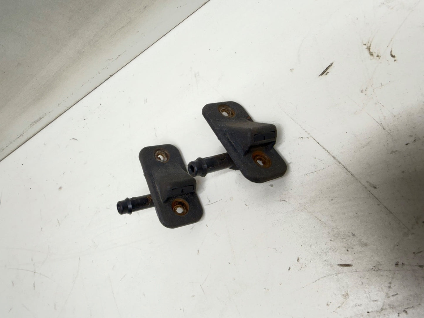 Jeep Wrangler YJ 87-95 Windshield Washer Nozzle Spray Squirter Set Sprayer OEM