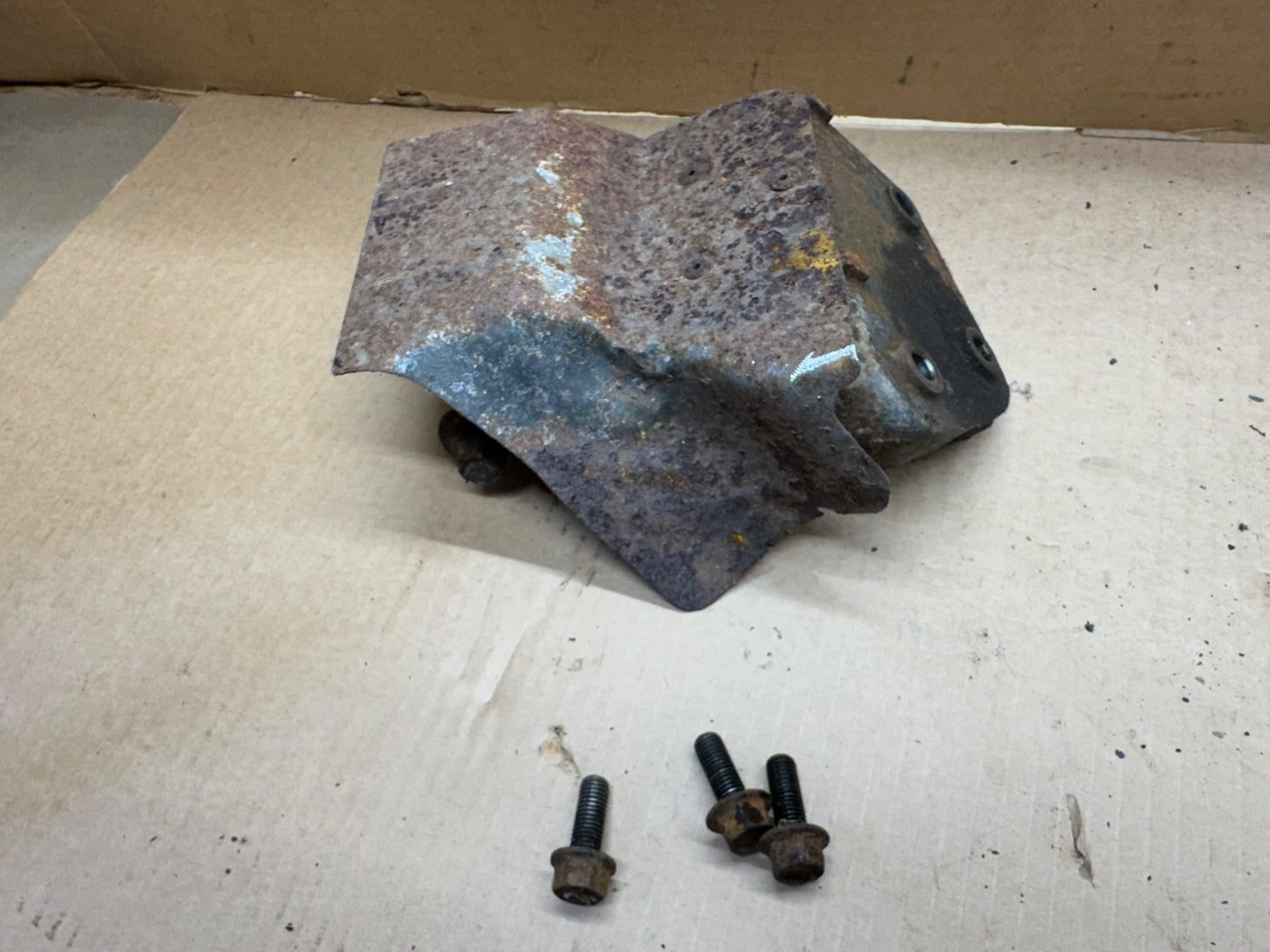 Jeep Wrangler TJ 00-06 4.0 6 Cyl Passenger Motor Mount 52059286AB Cherokee XJ