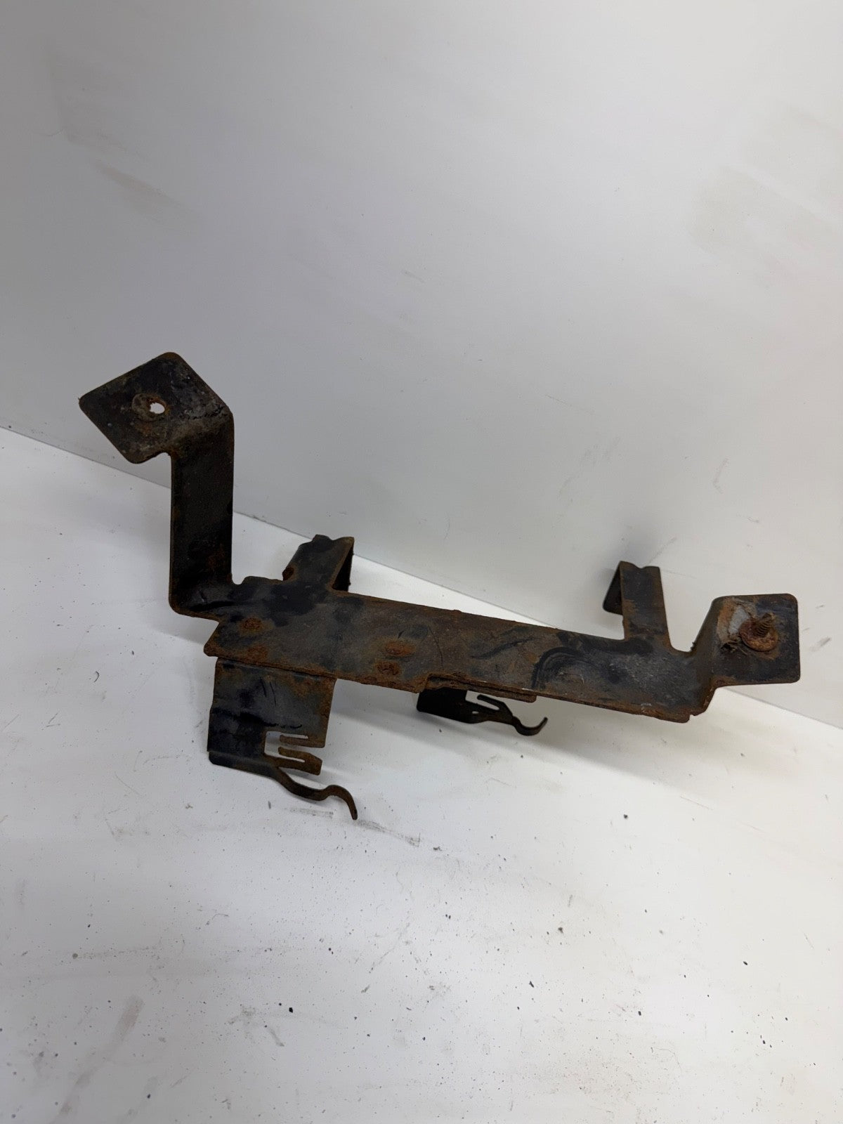 Jeep Cherokee XJ 91-95 Engine Fuse Block Mount Engine Bay Bracket Box Under Hood