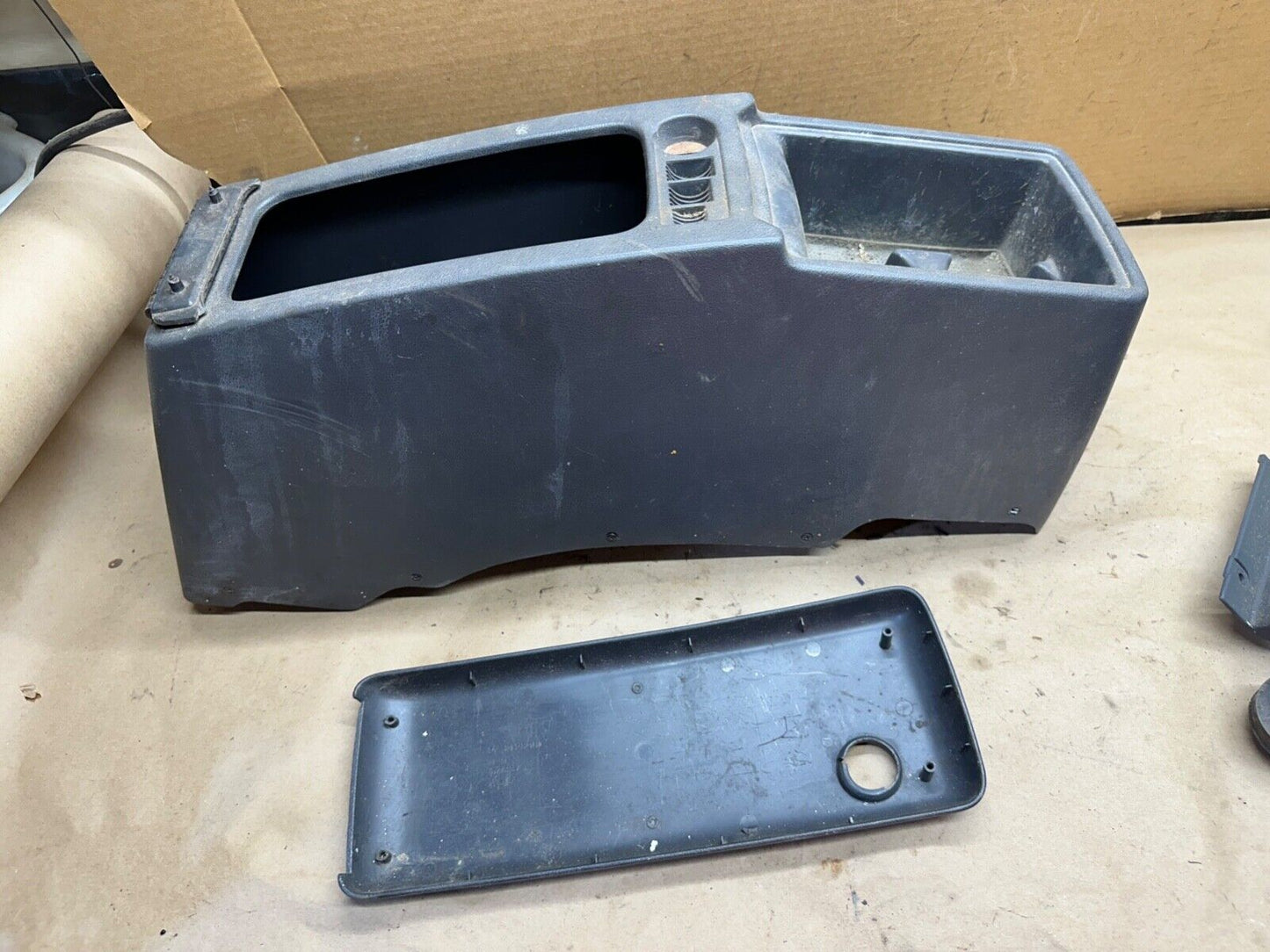 91-95 Jeep Wrangler YJ Interior Center Console Grey Gray OEM Factory ARMREST