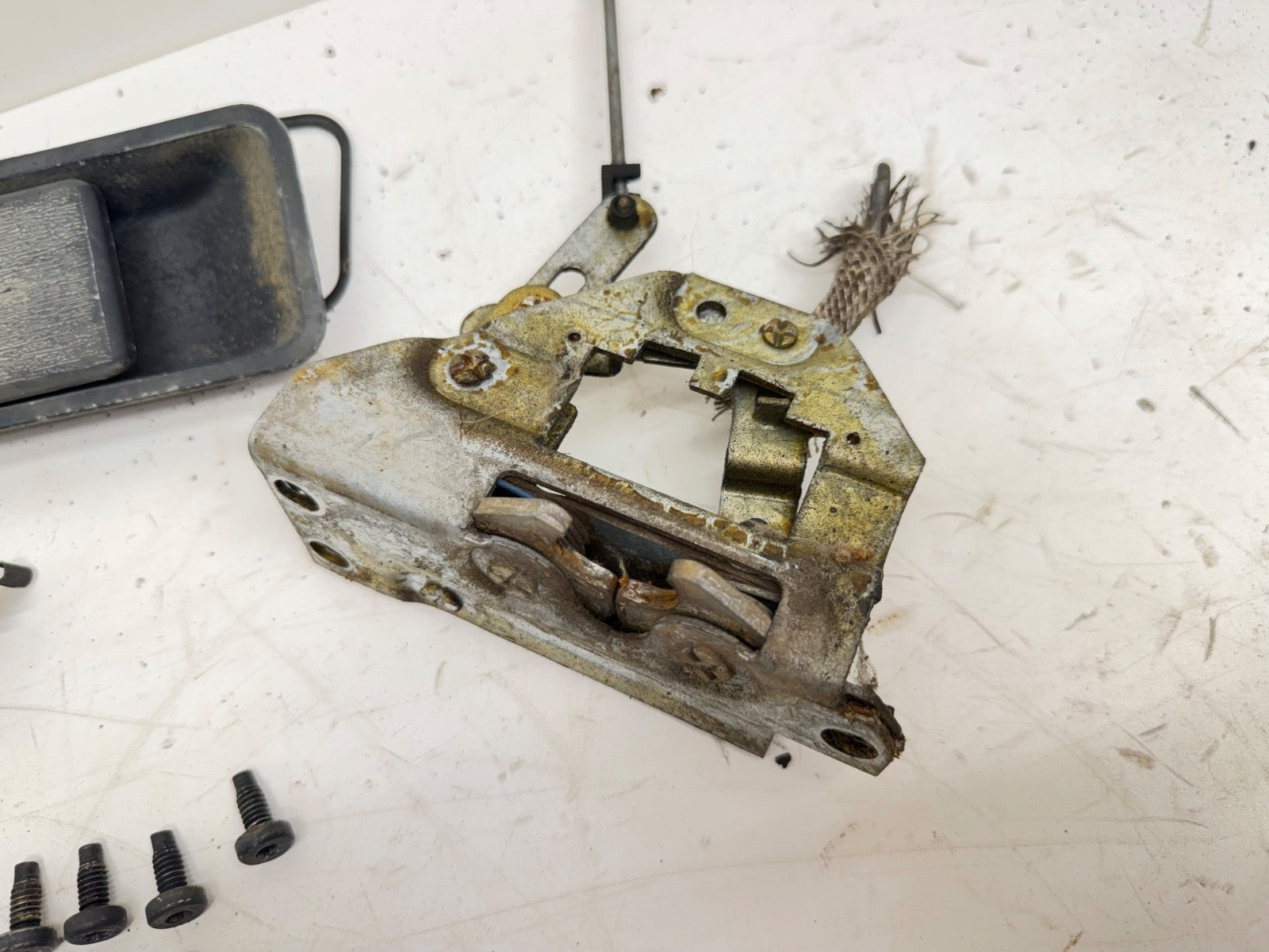 91-95 Jeep Wrangler YJ Tailgate Latch Handle Passenger Door Tail Gate Rear OEM