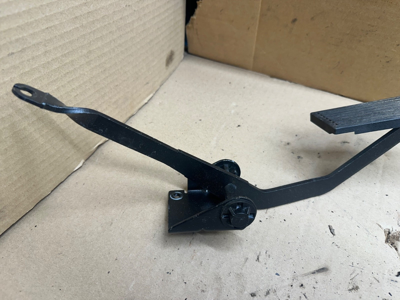 97-06 Jeep TJ Wrangler Gas Pedal Accelerator Lever Assembly Bracket 52078714 OEM