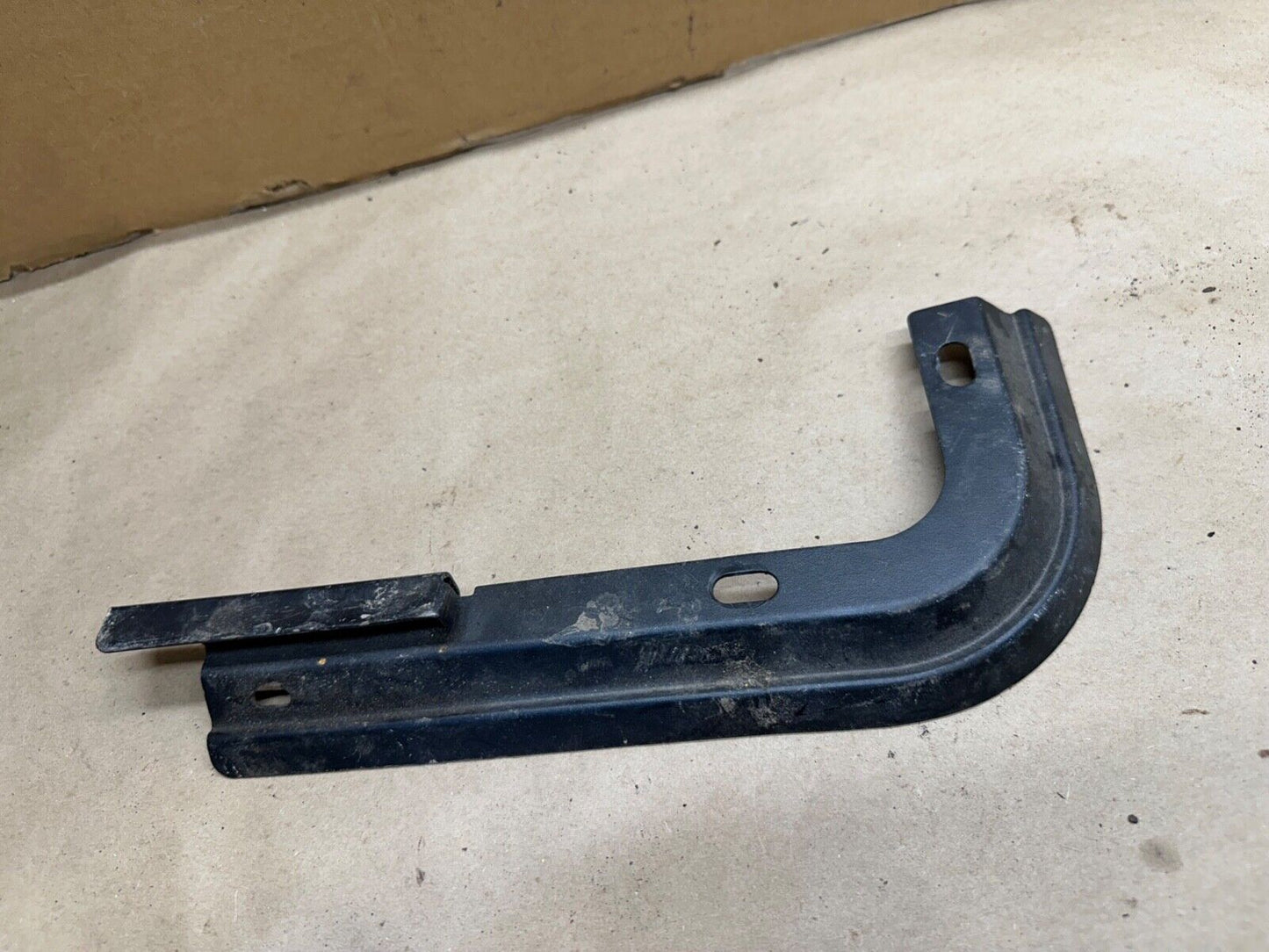 76-06 Jeep Wrangler Soft Top Rear Corner Track YJ Corner Trim Brackets Right Pas