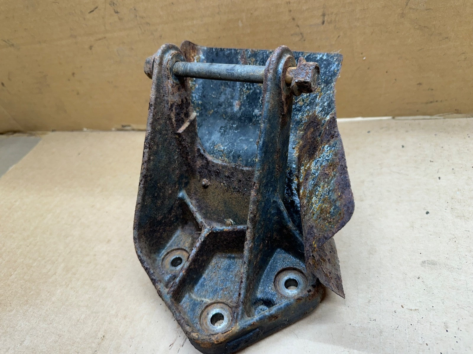 Jeep Wrangler TJ 00-06 4.0 6 Cyl Passenger Motor Mount 52059286AB Cherokee XJ