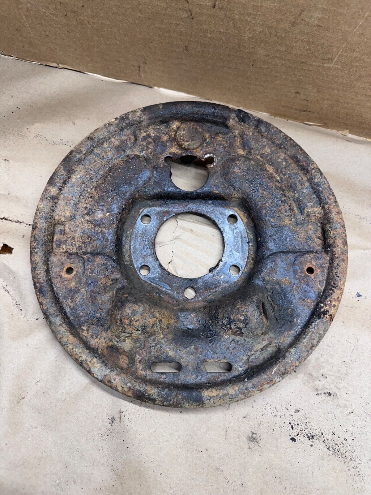 84-90 Jeep Cherokee XJ Wrangler YJ Left Backing Plate Rear Axle Dana 35 Bendix