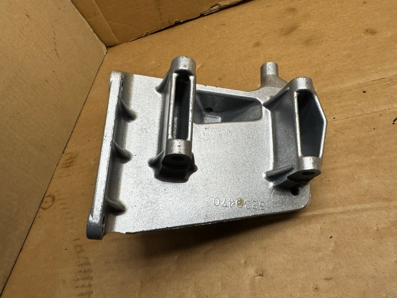 Jeep FSJ 4.2L  A/C Compressor Bracket OEM 3239470 4.2 L Air Mount A C J10 Waggy
