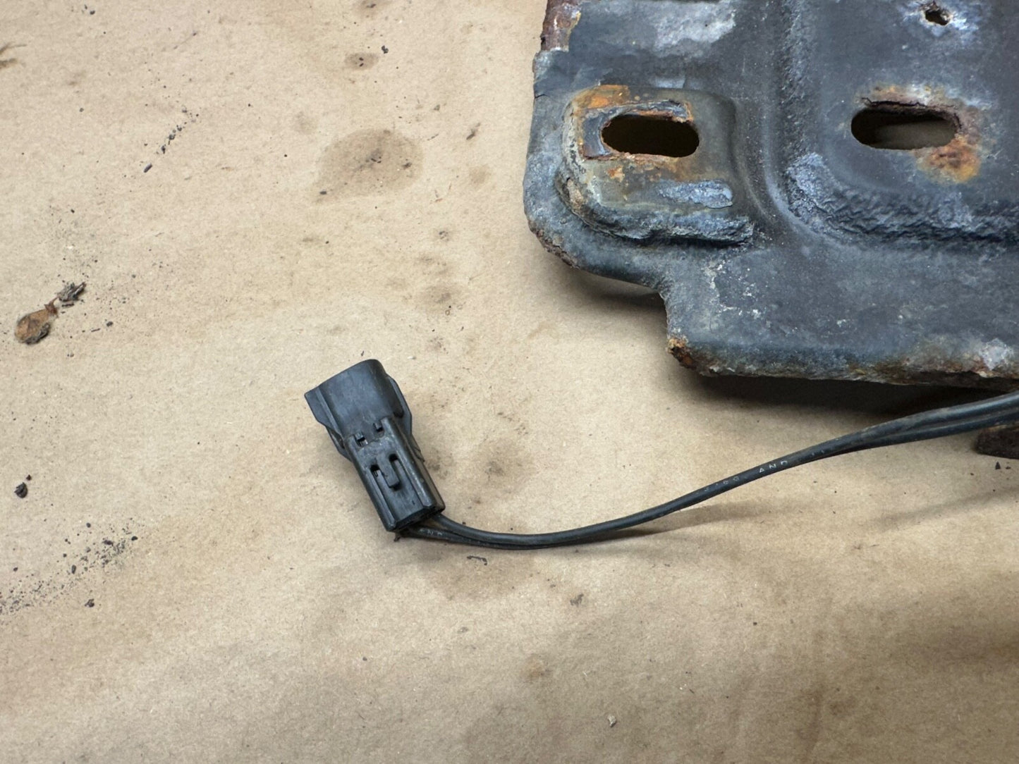 Jeep TJ Wrangler OEM Battery Tray 2005 2006 05-06 Mount Temperature Sensor Clamp