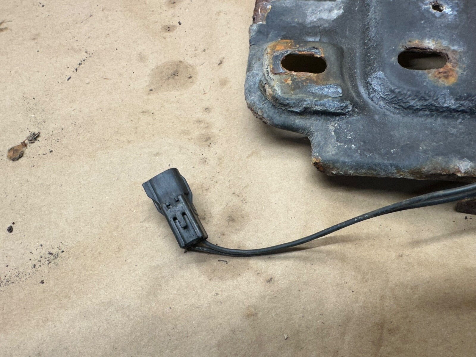 Jeep TJ Wrangler OEM Battery Tray 2005 2006 05-06 Mount Temperature Sensor Clamp