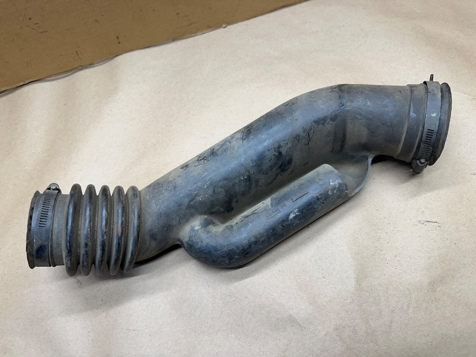 97-02 Jeep Wrangler TJ Air filter box Intake Tube 2.5L 4 Cylinder 2.5 L Hose OEM