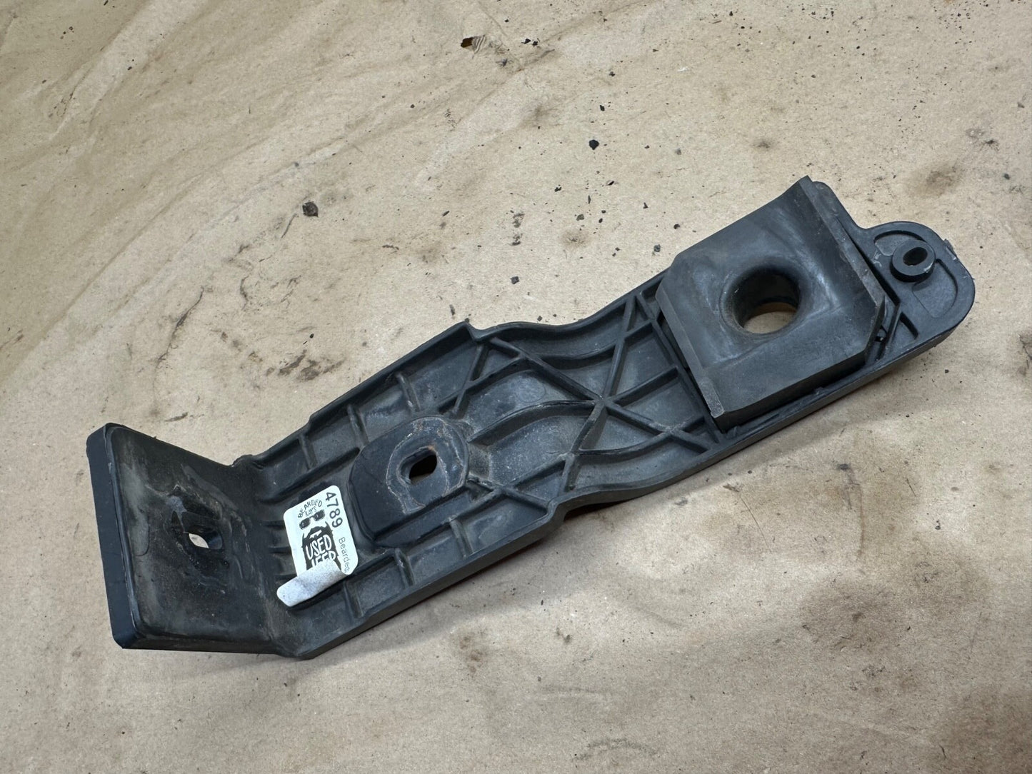 99-13 Ford E150 E250 E350 Radiator Top Right Bracket 6C24-8B359-AA Support OEM