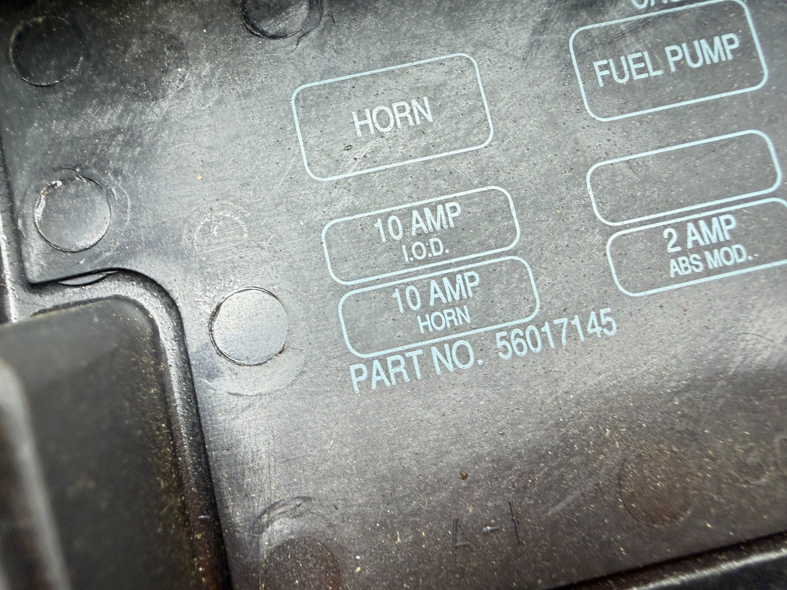 Jeep Wrangler YJ 91-95 Under Hood Fuse Block Relay Panel Cover OEM 56017145