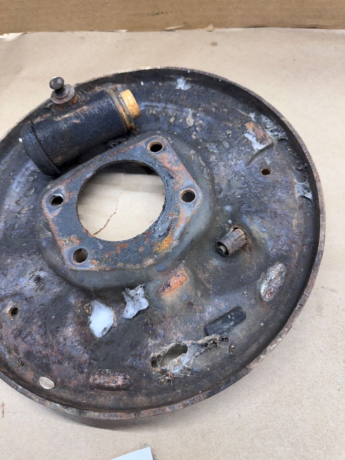 84-90 Jeep Cherokee XJ Wrangler YJ Right Backing Plate Rear Axle Dana 35 Bendix